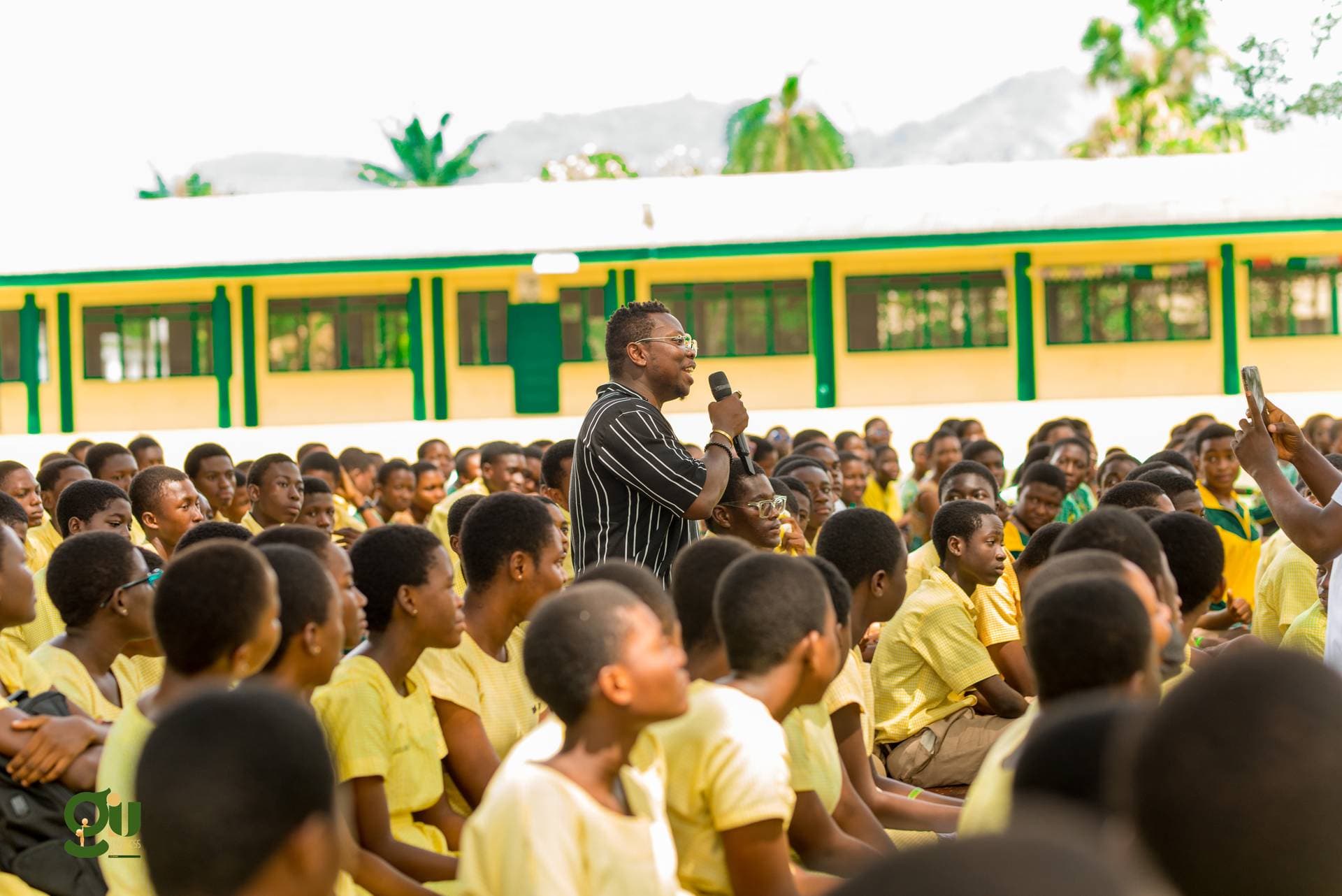 Founder Kesse Anyimadu speaking among thousands of students at Ghana Secondary Senior High School (Ghanass)